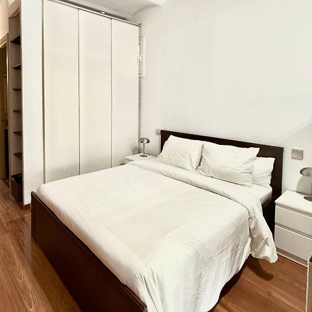 Newly Renovated Stylish Eixample - Great Location Barcelona Bagian luar foto