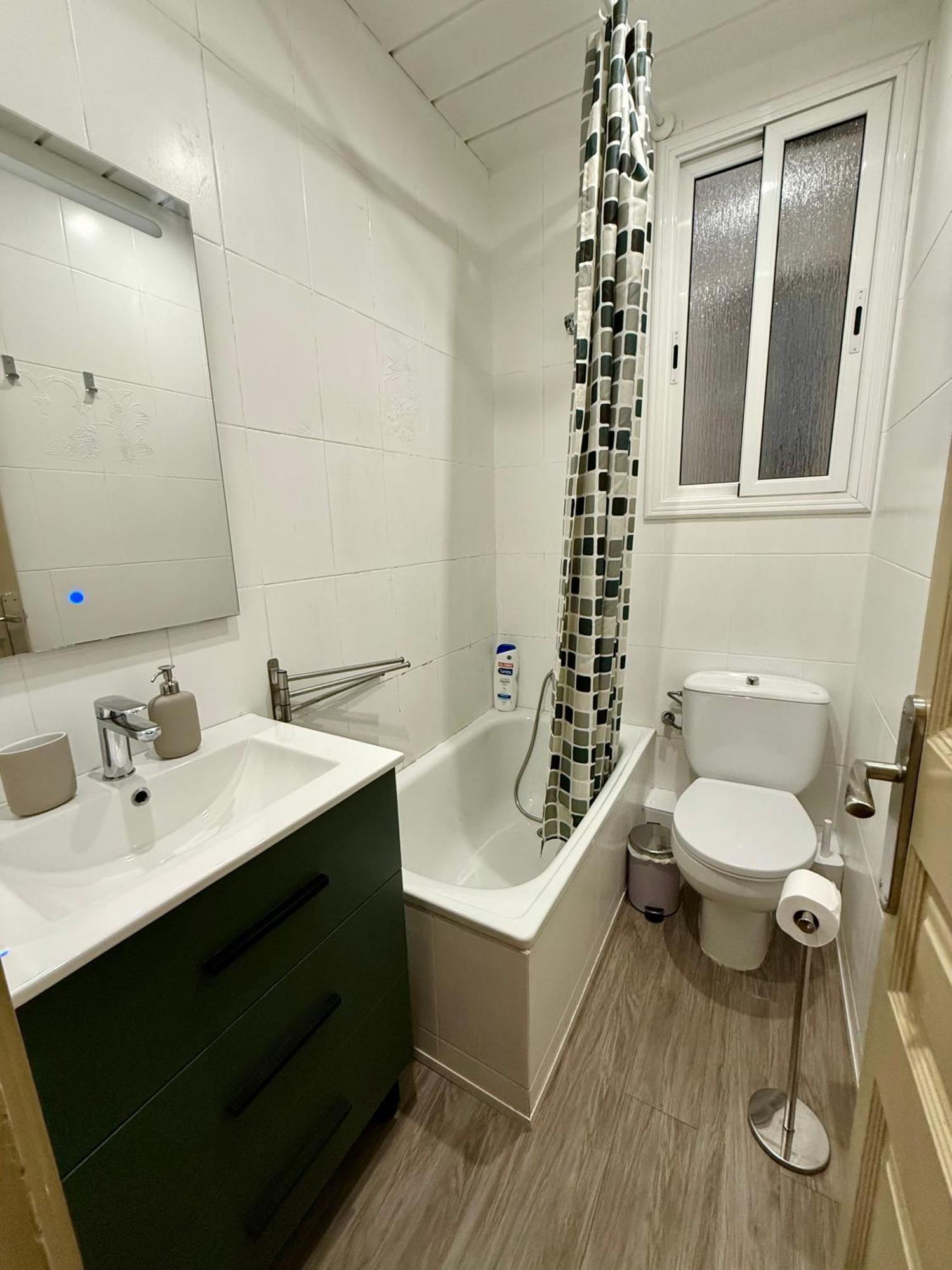 Newly Renovated Stylish Eixample - Great Location Barcelona Bagian luar foto