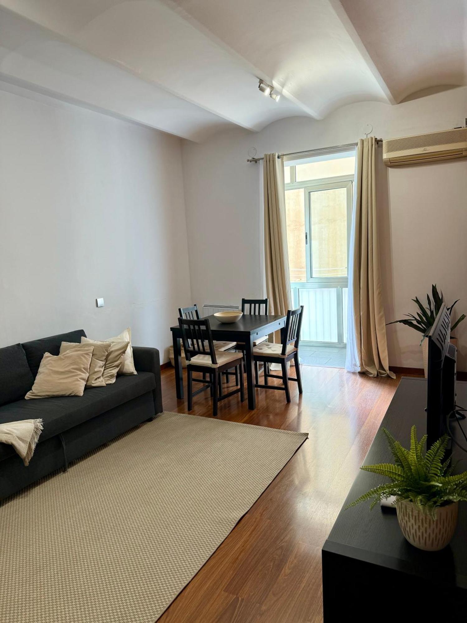 Newly Renovated Stylish Eixample - Great Location Barcelona Bagian luar foto