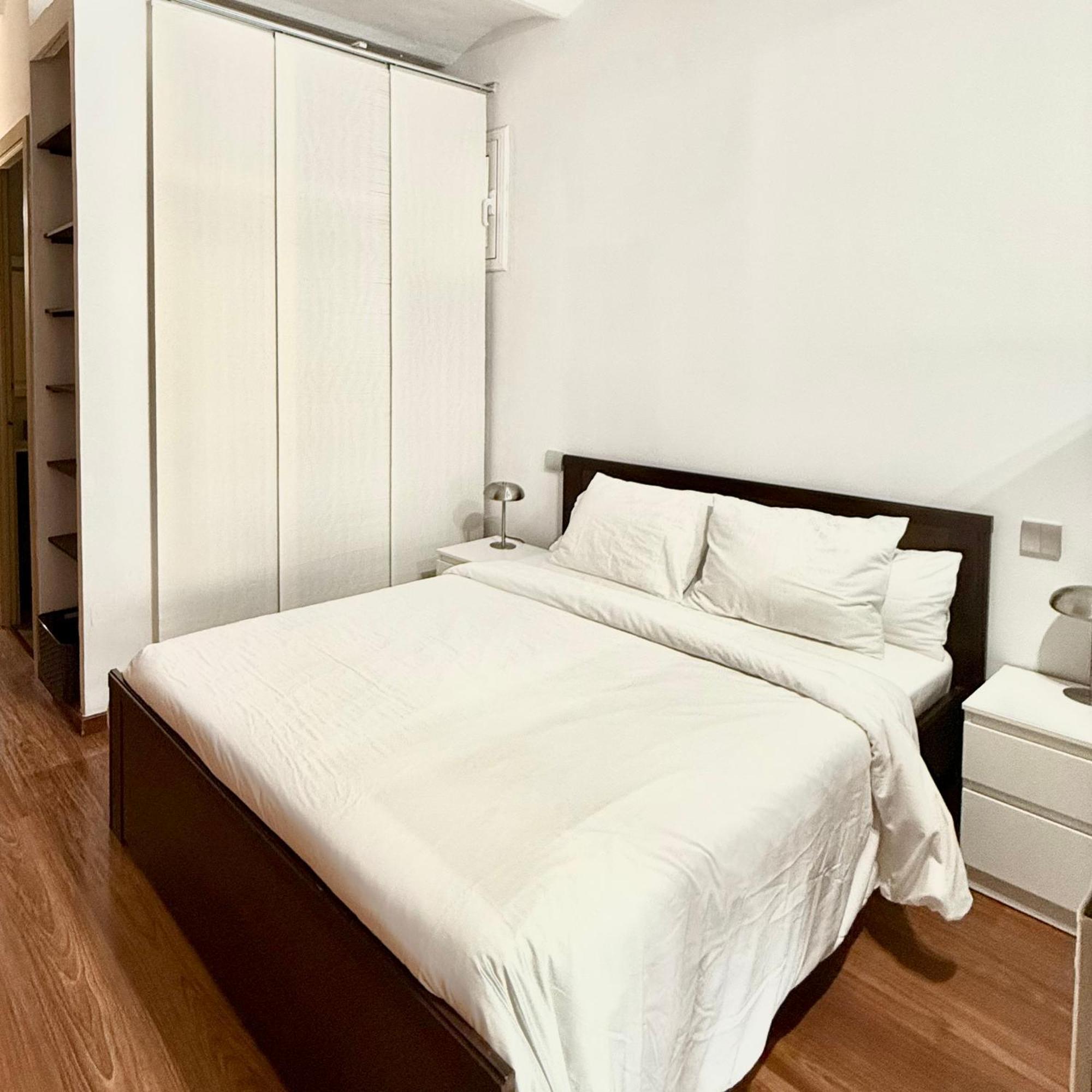 Newly Renovated Stylish Eixample - Great Location Barcelona Bagian luar foto