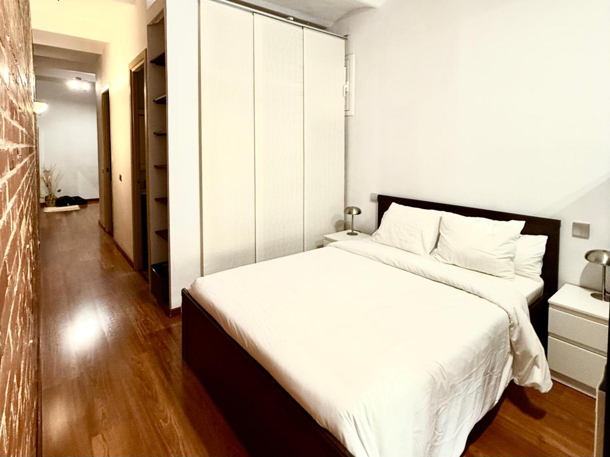 Newly Renovated Stylish Eixample - Great Location Barcelona Bagian luar foto